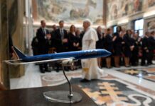 Il Papa: gli aerei siano vettori di pace, dal cielo non dovrebbe arrivare la morte