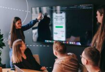 Compiti scritti con l’IA: chi garantisce che la valutazione sia giusta per tutti?