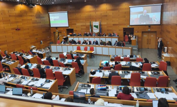 Aula-Assemblea-legislativa-3-e1766567593223