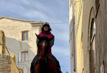 Andar per borghi, a cavallo