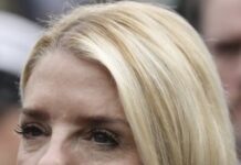 Trump licenzia Pam Bondi, ministra della Giustizia caduta in disgrazia