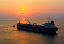 Teheran torna a chiudere Hormuz a causa blocco Usa