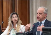 Qui viene giù tutto!