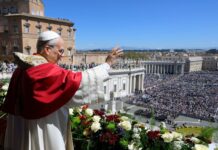 Urbi et Orbi, il Papa: “Chi ha le armi, le deponga. L’11 aprile veglia di pace a San Pietro”