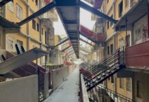 Crolla nella notte la Vela Rossa di Scampia: 47 famiglie evacuate