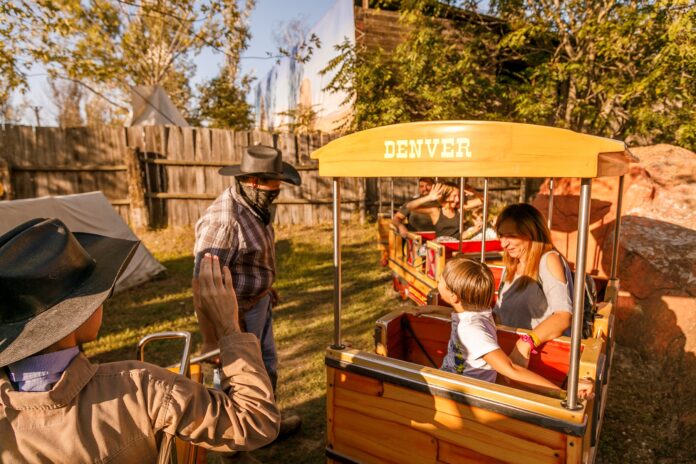 Il Cowboy Railroad, una delle attrazioni tipiche di Cowboyland