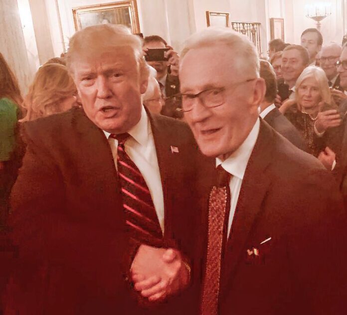 Immagine ghisolfi con trump (1)-0x1080~2