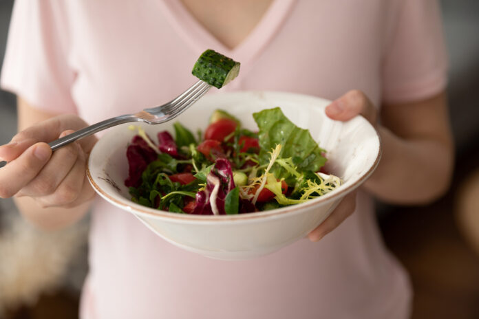 Crop,Close,Up,Of,Young,Caucasian,Pregnant,Woman,Hold,Bowl