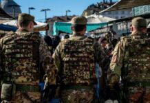 Gli slogan non bastano: i militari in piazza contro il governo Meloni