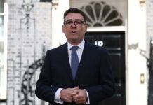 Gran Bretagna, Andy Burnham è il nuovo premier: “La sfida è restituire la stabilità al Paese”
