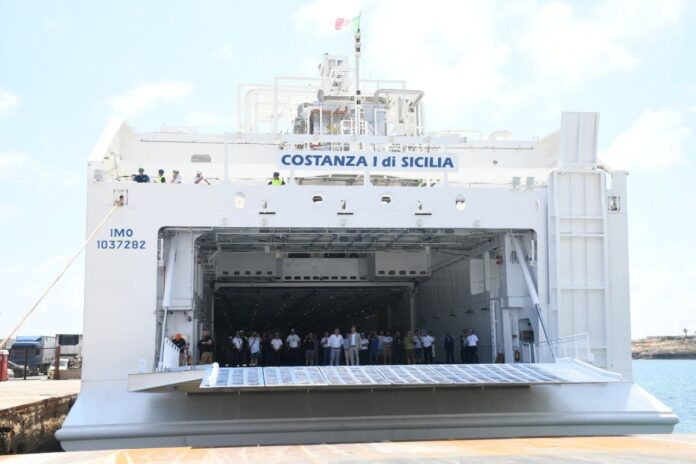 Schifani e Aricò visitano traghetto Costanza di Sicilia a Lampedusa (2)