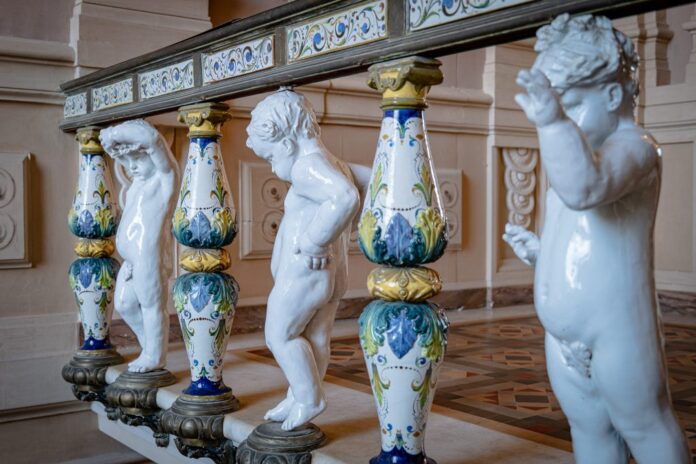 balaustra villa mimbelli con putti