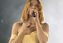 Noemi cade dal palco durante il concerto: 30 giorni di prognosi