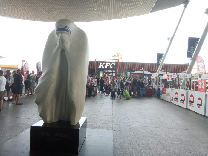 aeroporto madre Teresa