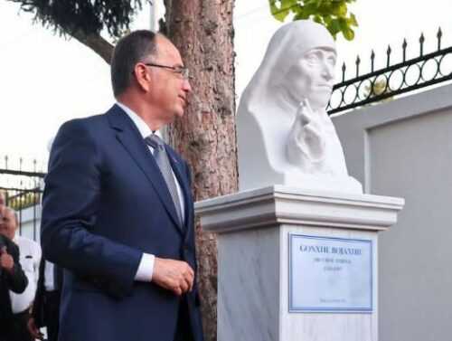 Begaj Madre Teresa due