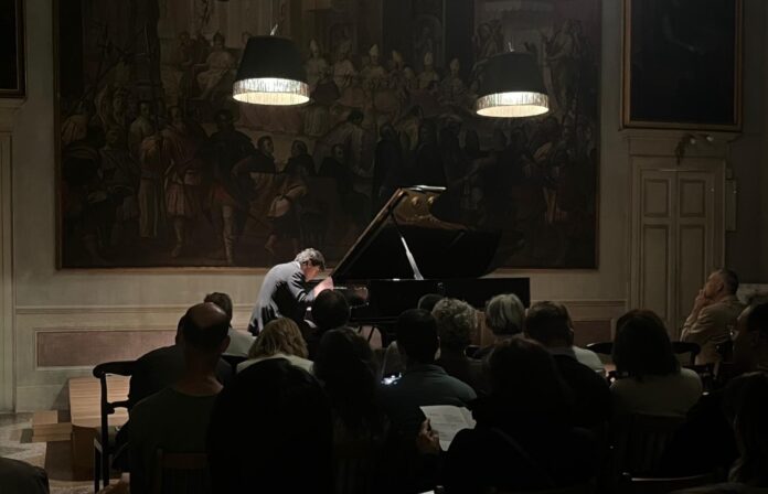 Il pianista Davide Ranaldi, vincitore nel 2025