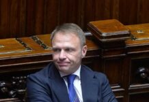 Lollobrigida in questi giorni ci ha informato sul fatto che l’Italia abbia ora il record storico di occupati a tempo indeterminato