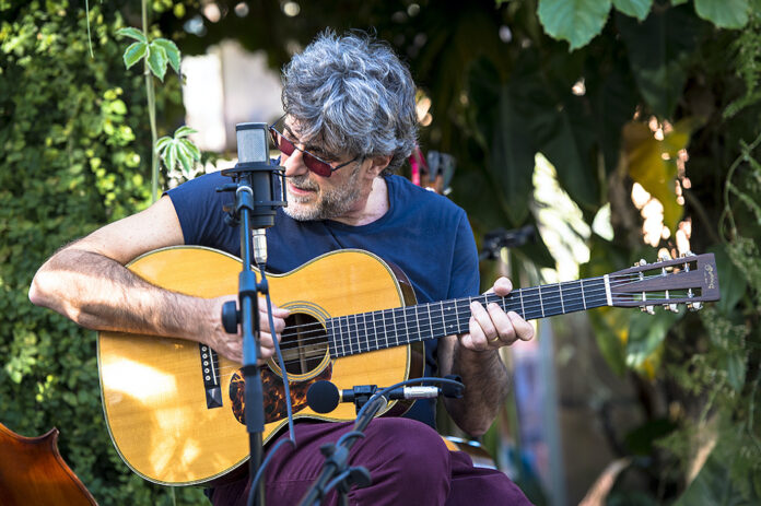 Il cantautore Claudio Sanfilippo