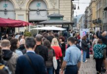PORTICI DI CARTA, CODE PER IL “BUONO DA LEGGERE”